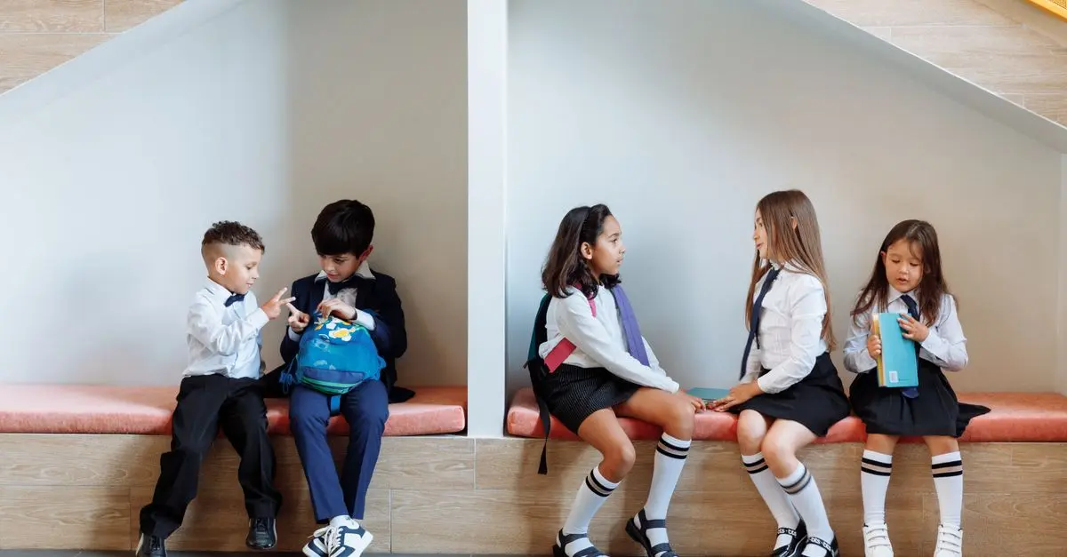 Guide d'achat tenues scolaires enfants : budget, qualité et choix